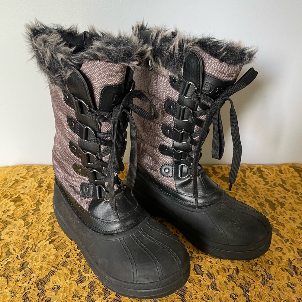 NWOT DSG Women's Winter Boots, Size 8